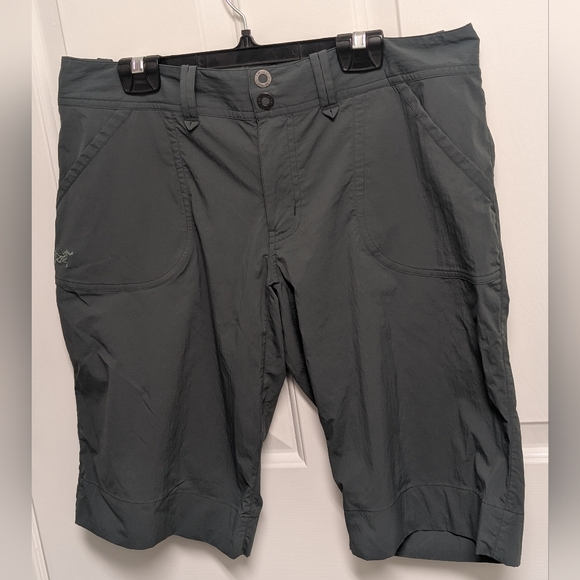 Arc'teryx Pants - Arc'teryx Women's Long Hiking Athletic Shorts - Dark Green Size 10